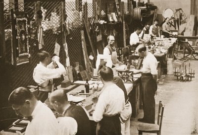 Gefangene machen Modelle und Spielzeug, Alexandra Palace, Illustration aus Deutsche Gefangene in Großbritannien (Fotogravur) von English Photographer